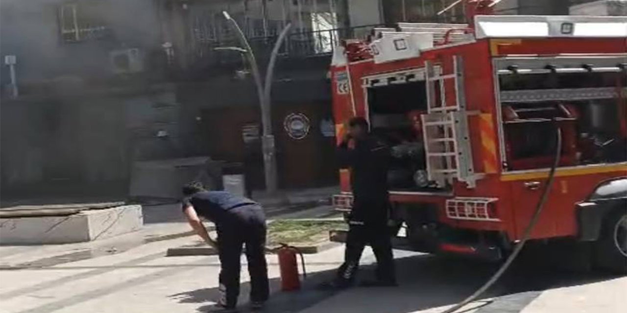 Batman'da çarşı merkezinde trafo patladı: Esnaf kalıcı çözüm bekliyor