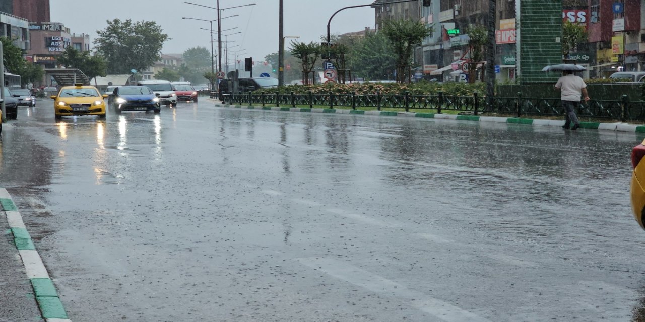 Bursa’da sağanak etkili oluyor, Yollar göle döndü