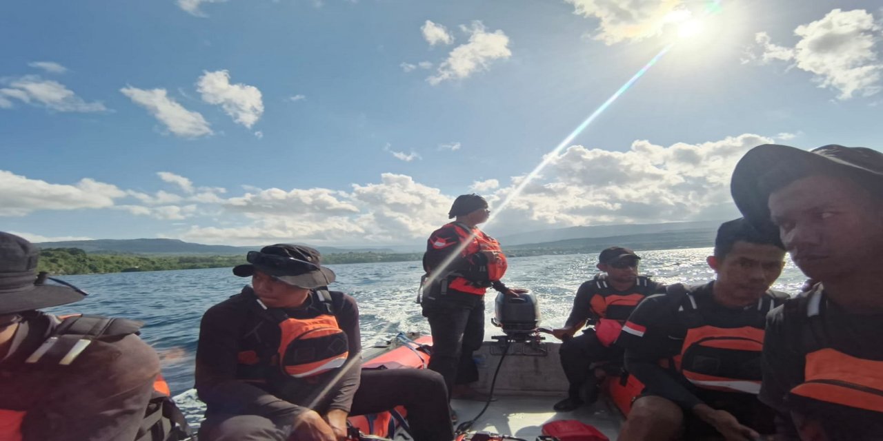 Endonezya’da Avrupalı turistleri taşıyan sürat teknesi kayboldu