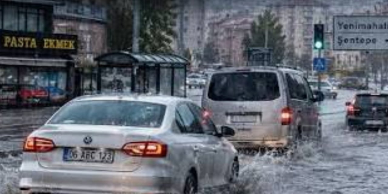 İstanbul ve Ankara'da şiddetli sağanak hayatı felç etti