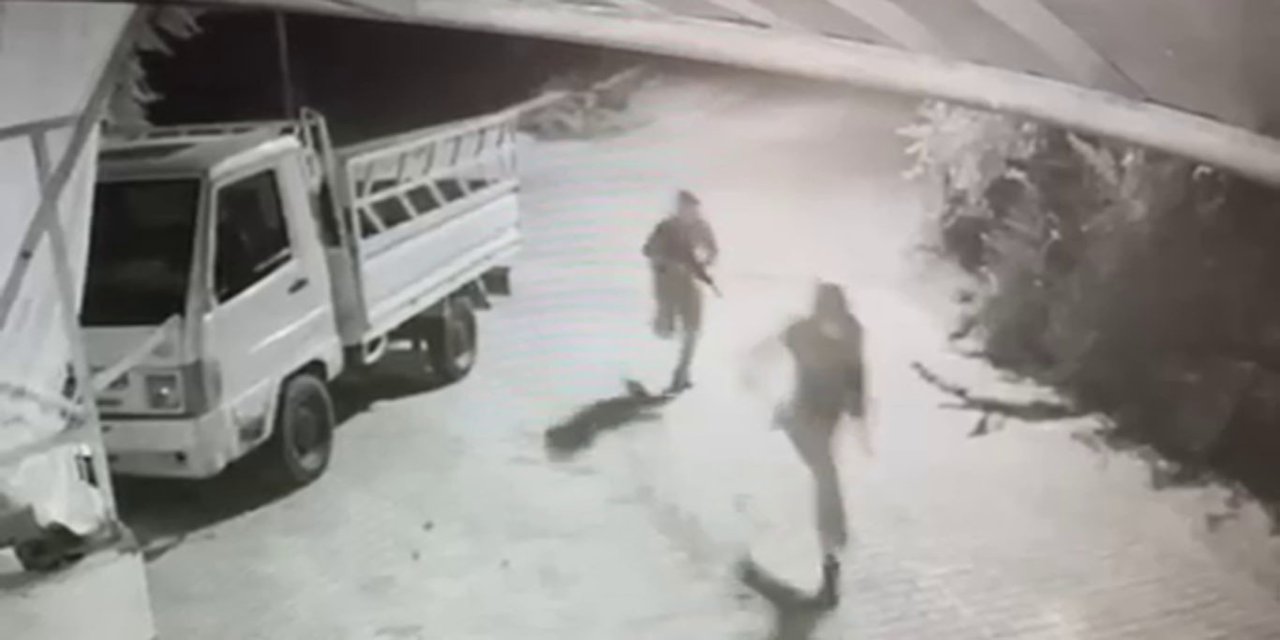 Park halindeki aracın kurşunlanma anı kamerada: 1 şüpheli tutuklandı
