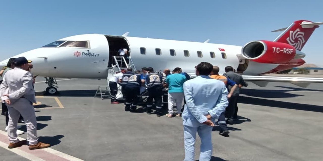 Mısır’da trafik kazası geçiren 3 Türkiye vatandaşı hava ambulansıyla Türkiye’ye getirildi