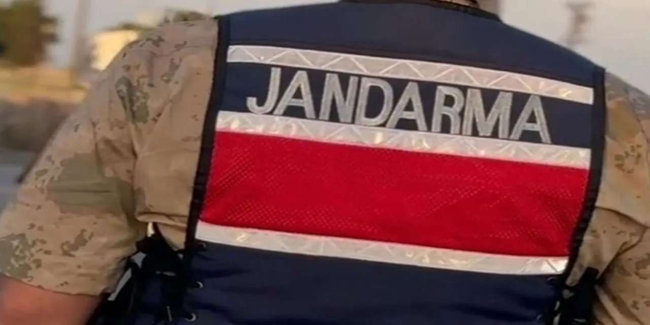 Jandarma kılığıyla girerek 12 kilo altın ve 2 milyon TL'nin çaldılar