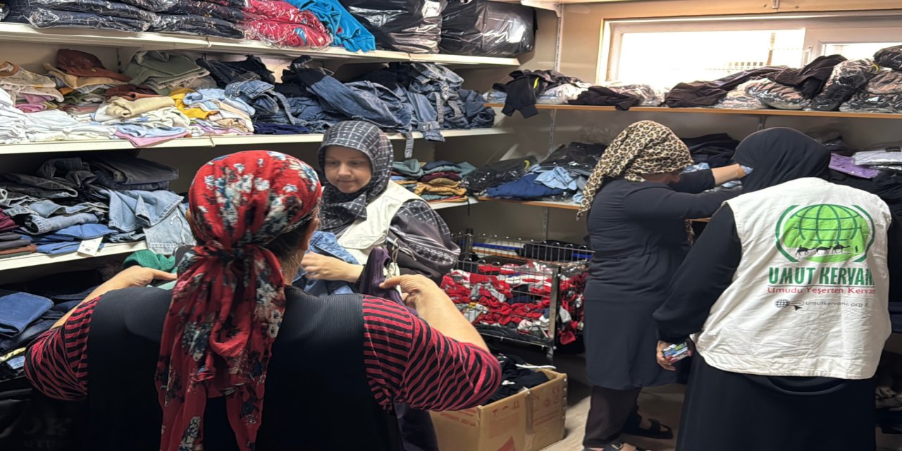 Umut Kervanı Adana'da ihtiyaç sahiplerine gıda ve giyim yardımlarını sürdürdü