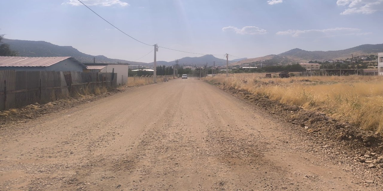 Belediye eliyle bozulan Hazro-Kulp grup yolu aylardır yapılmayı bekliyor