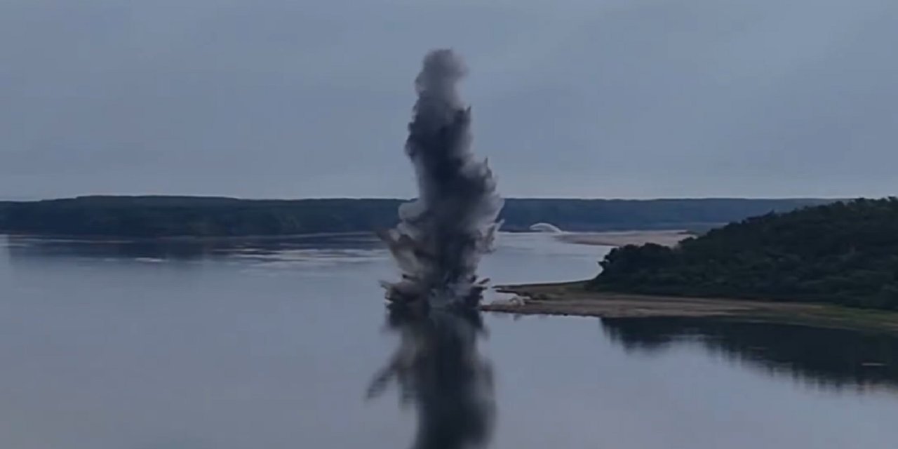 Romanya'dan kuruyan Tuna nehrinde kontrollü patlatma
