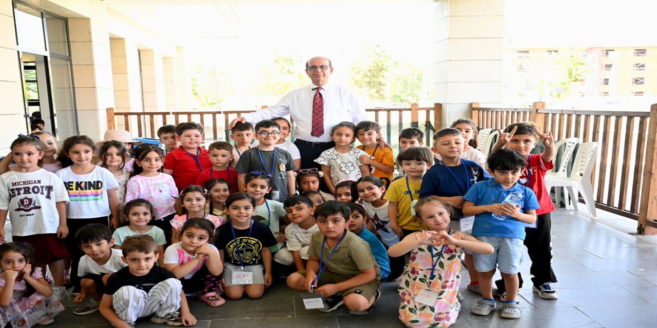 Yeşilyurt Belediye Başkanı Geçit, Yeşilyurt Bilim Merkezi'ni ziyaret etti