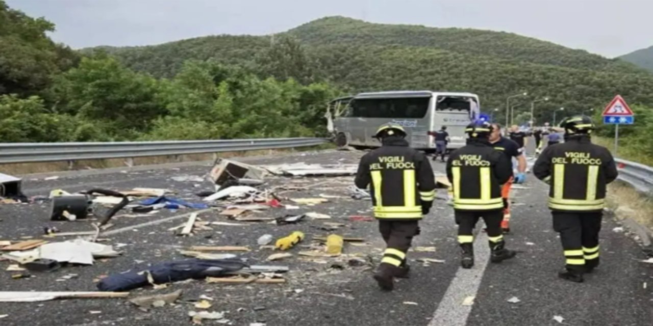 İtalya'da otobüs ile karavan kafa kafaya çarpıştı: 7 ölü, 34 yaralı