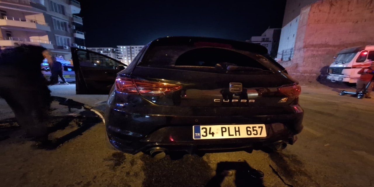 Batman'da iki otomobil kafa kafaya çarpıştı: 2 yaralı