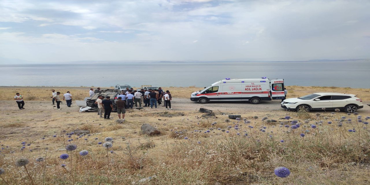 Van'da kontrolden çıkarak takla atan otomobilde 3 kişi yaralandı