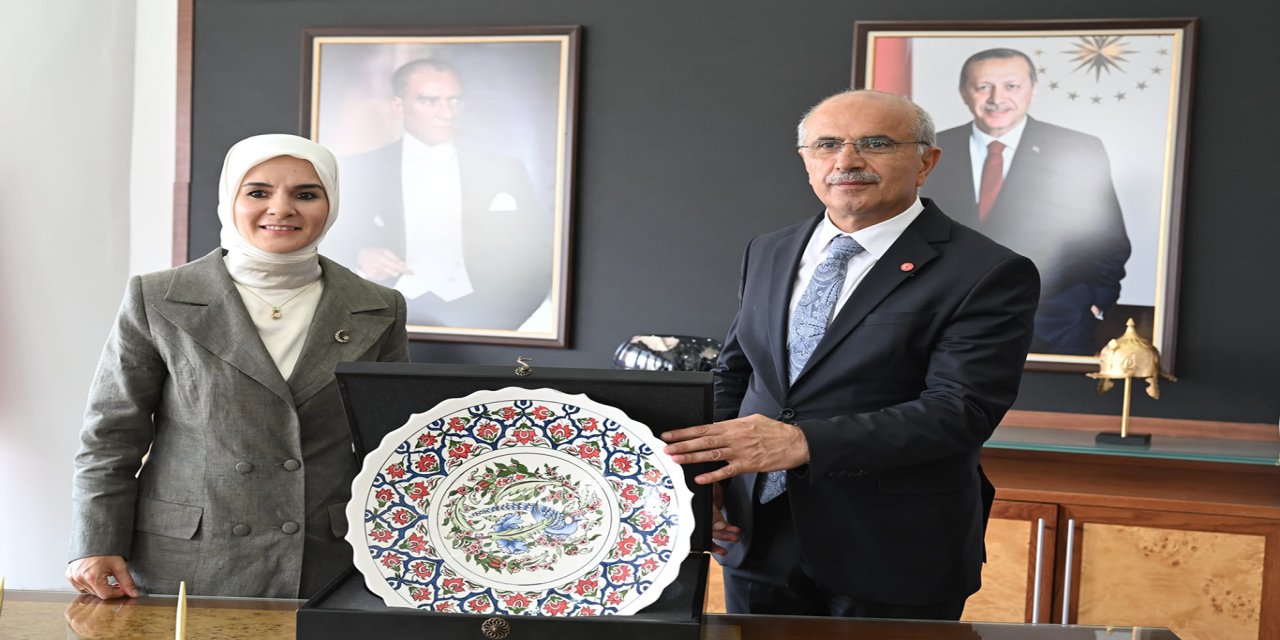 Bakan Göktaş'tan Malatya Şehir Kütüphanesine övgü