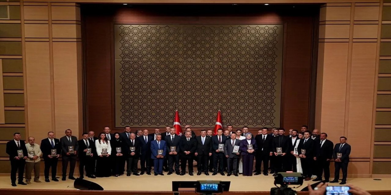 “11.⁠ ⁠Anadolu Medya Ödülleri” törenine Batman’dan Gazeteci-Yazar Veysi Demir katıldı