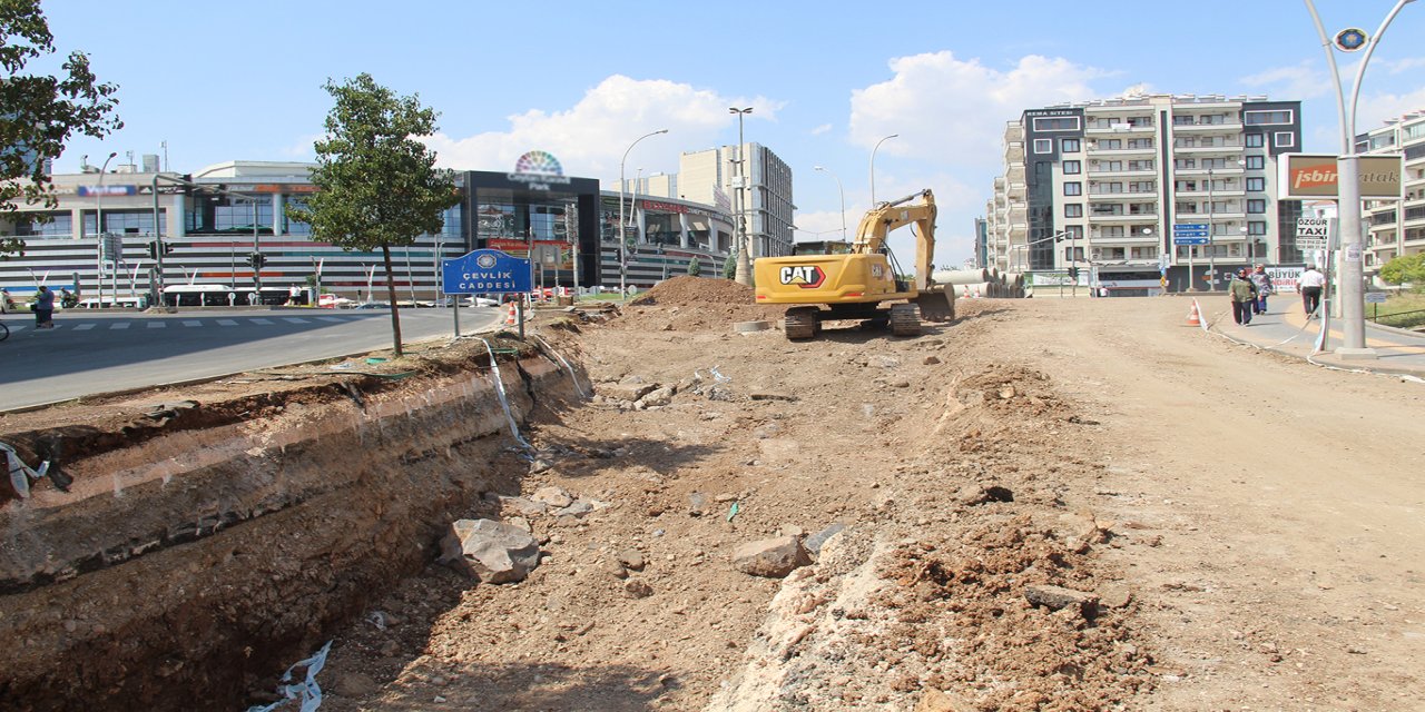 Altyapı çalışması uzadı, esnafın işleri durma noktasına geldi