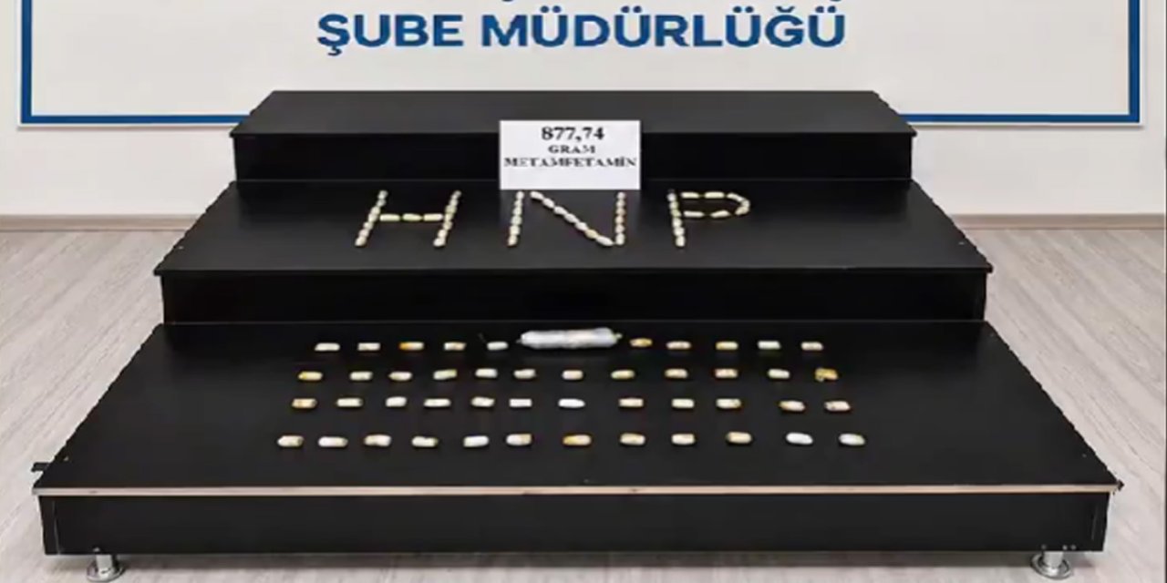 Hakkâri’de 3 İran uyruklu şüphelinin vücudundan 877 gram uyuşturucu çıktı