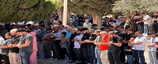 70 bin kişi Mescid-i Aksa'da cuma namazı kıldı