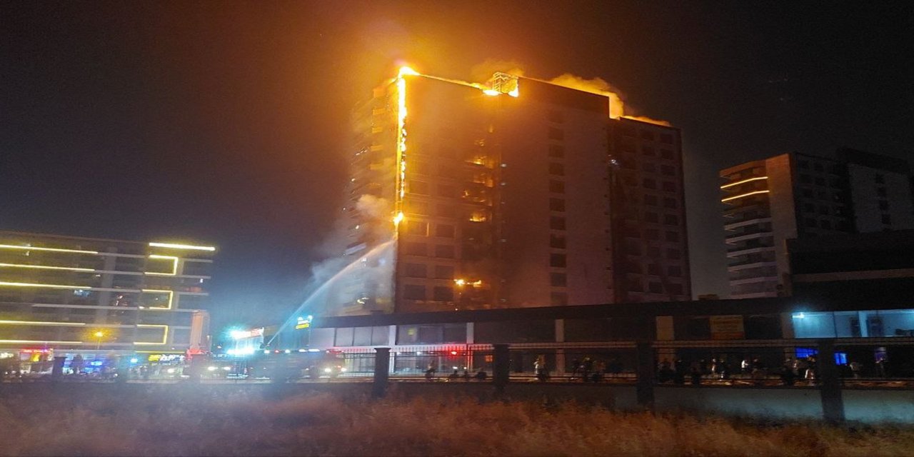 Diyarbakır’da plazada yangını: İtfaiyenin müdahalesi devam ediyor