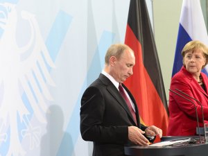 Merkel, Ukrayna ve Suriye için Putin’i aradı