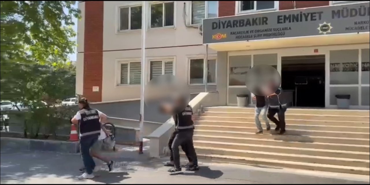 Diyarbakır’da 2 el bombasıyla yakalanan 4 kişi tutuklandı
