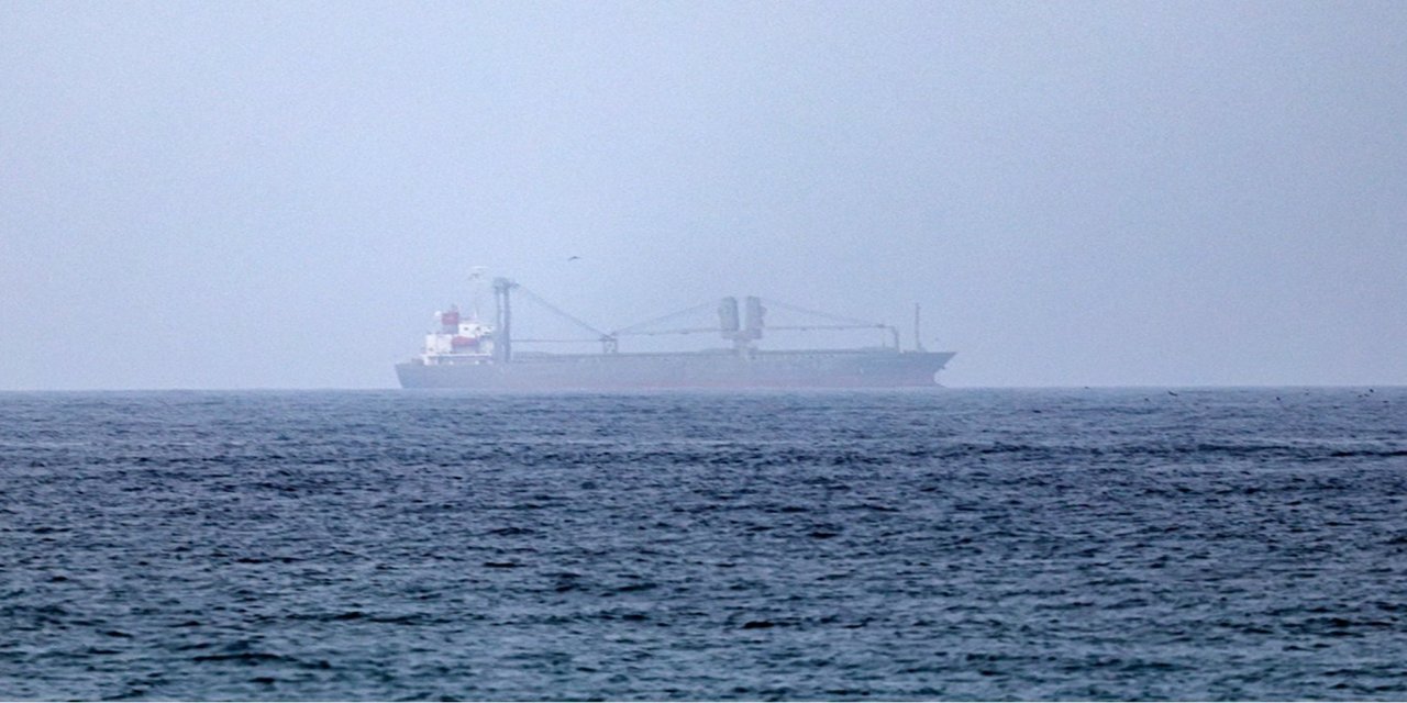 Hürmüz Boğazı'nda bir tanker, bilinmeyen bir cisimle hasar gördü