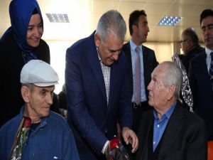 Başbakan Yıldırım’dan huzurevi ziyareti