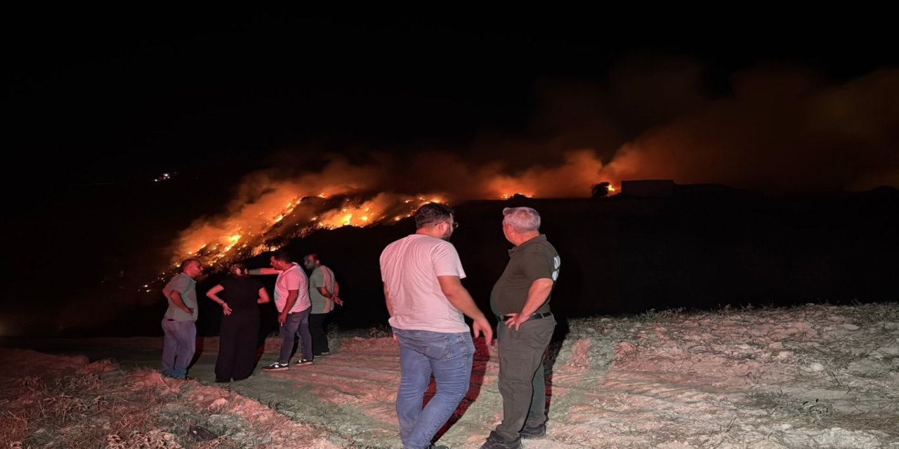 Adana'da çöp ve molozların bulunduğu alanda çıkan yangın söndürüldü