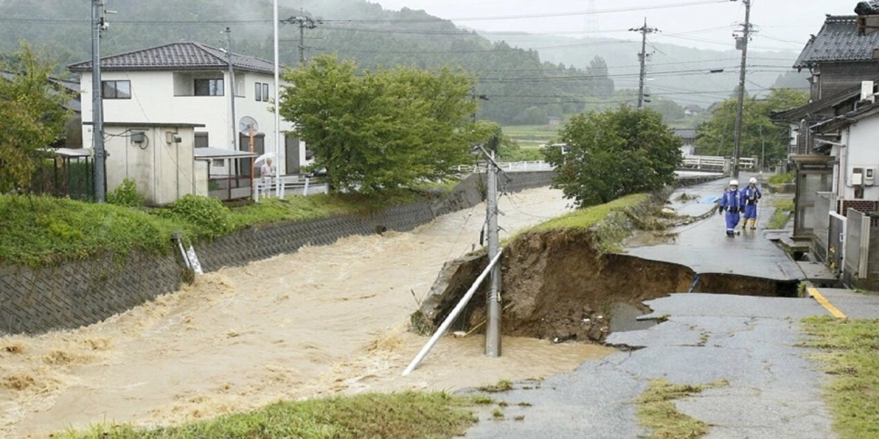 Japonya'da şiddetli yağışlar: Niijima Adası için heyelan uyarısı
