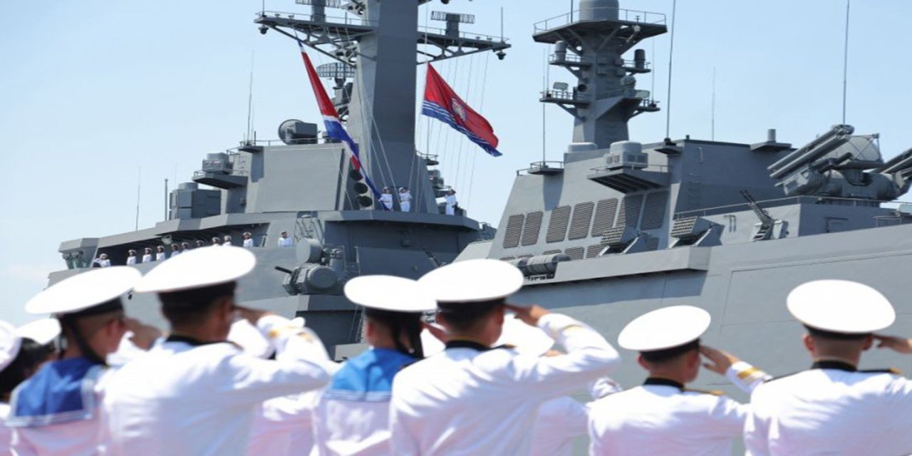Kuzey Kore'den ABD'ye nükleer mesaj: Yeni destroyer göreve başladı