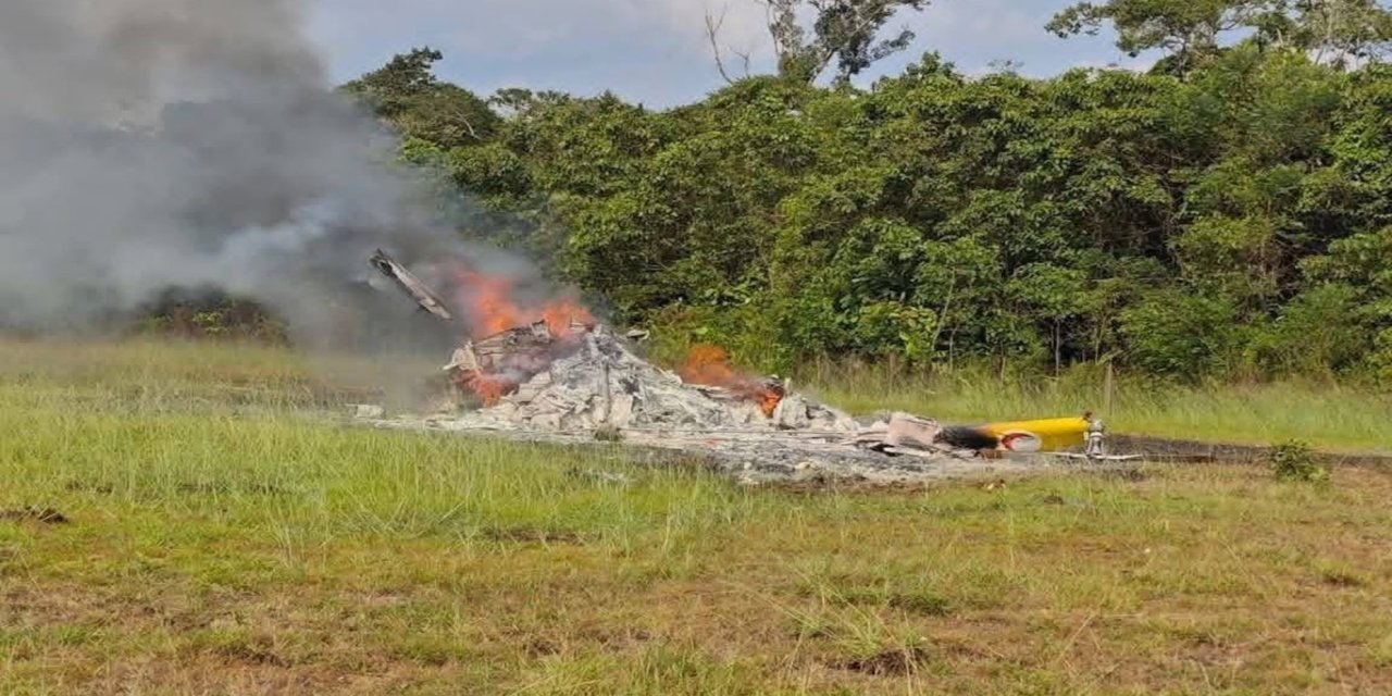 Malezya'da 5 kişiyi taşıyan helikopter düştü