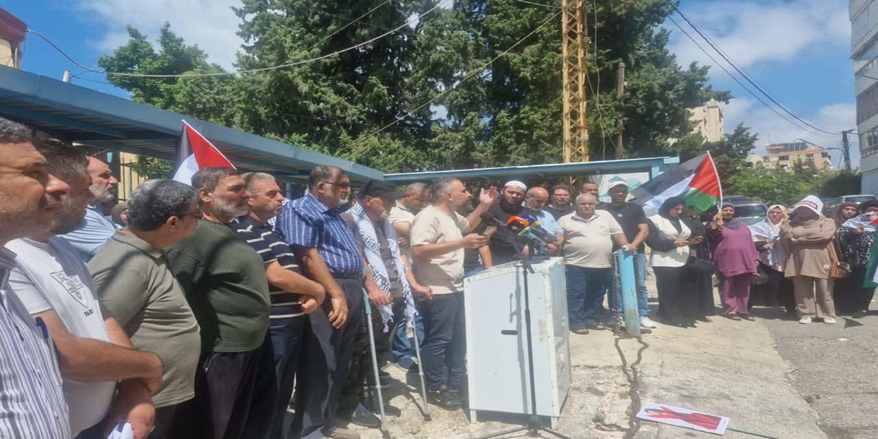 Lübnan'daki Filistinli mülteciler UNRWA'nın hizmet kısıtlamalarını protesto etti