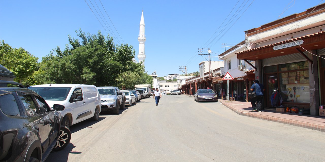 Eğil'de otopark çilesi: Ziyaretçiler ceza, esnaf müşteri kaybediyor