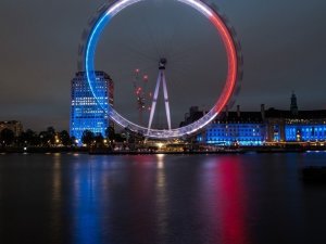 London Eye'da yüzlerce kişi mahsur kaldı