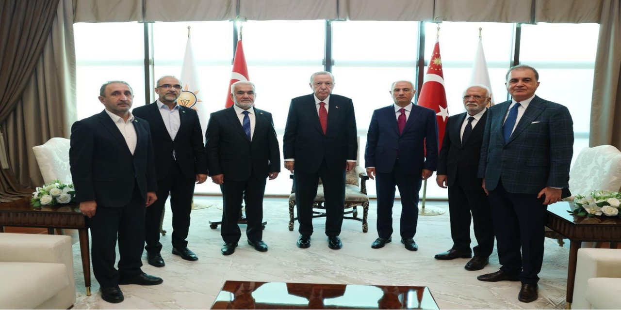 HÜDA PAR Genel Başkanı Yapıcıoğlu, Cumhurbaşkanı Erdoğan ile bir araya geldi
