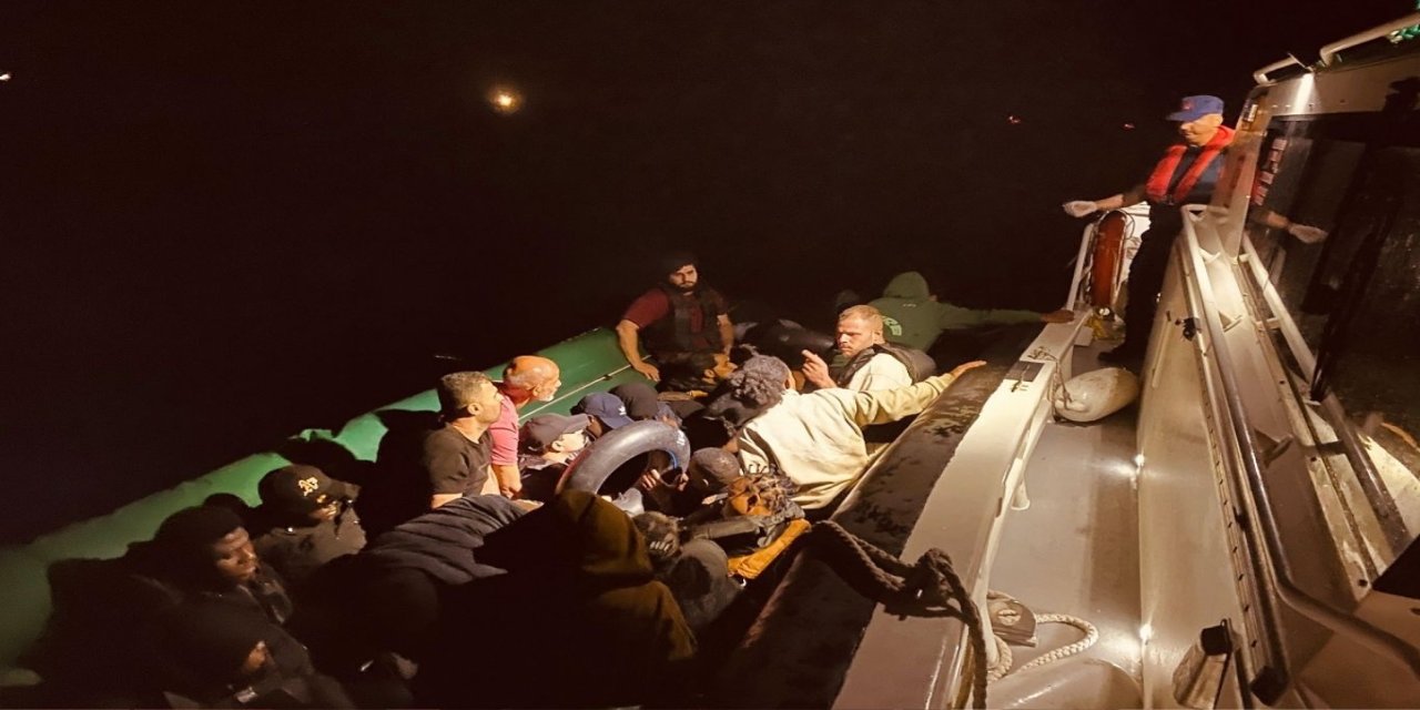 İzmir açıklarında 29 düzensiz göçmen yakalandı