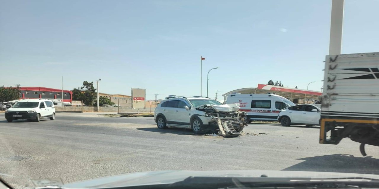 Şanlıurfa'da iki araç çarpıştı: 3 yaralı
