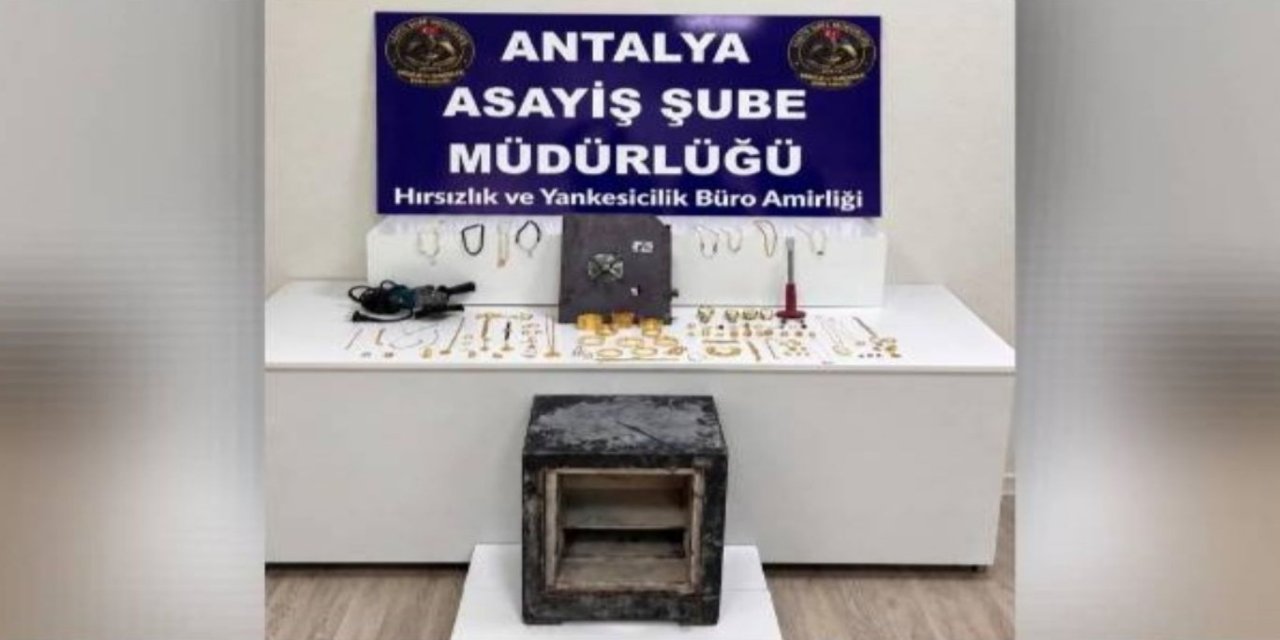 Antalya'da 2 milyon 430 bin liralık ziynet eşyası çalan 4 şüpheli yakalandı