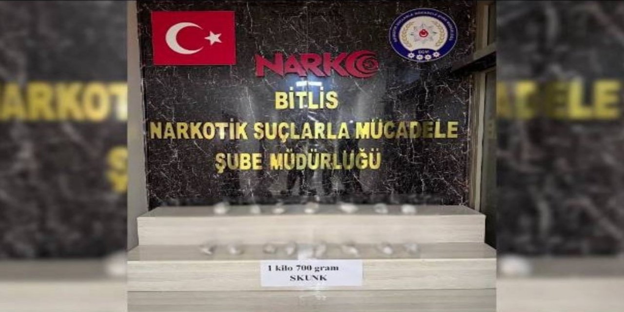 Bitlis'te otomobilde gizlenmiş 1 kilo 700 gram skunk ele geçirildi