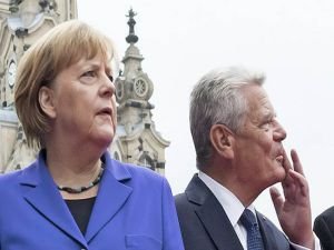 Merkel ve Gauck'tan geçmiş olsun