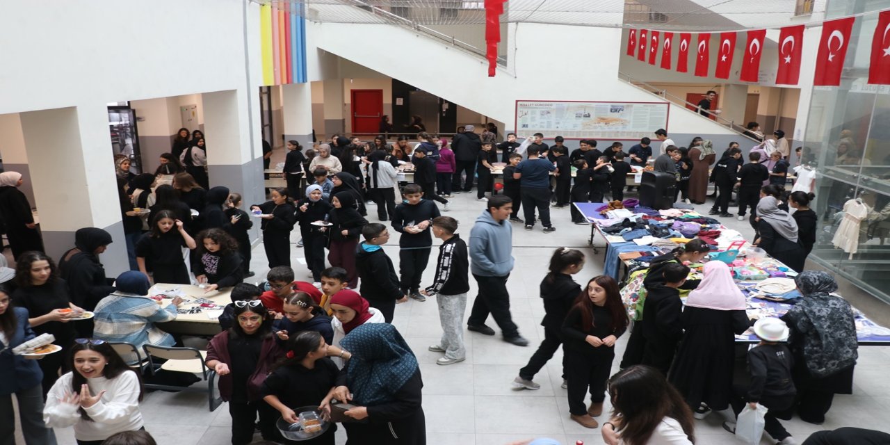 Gazze için öğretmen, öğrenci ve veliler seferber oldu