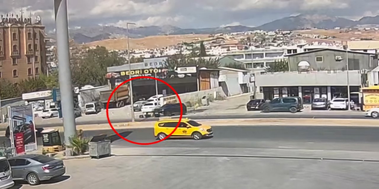Silopi’de elektrikli motosiklet  otomobilin altında kaldı