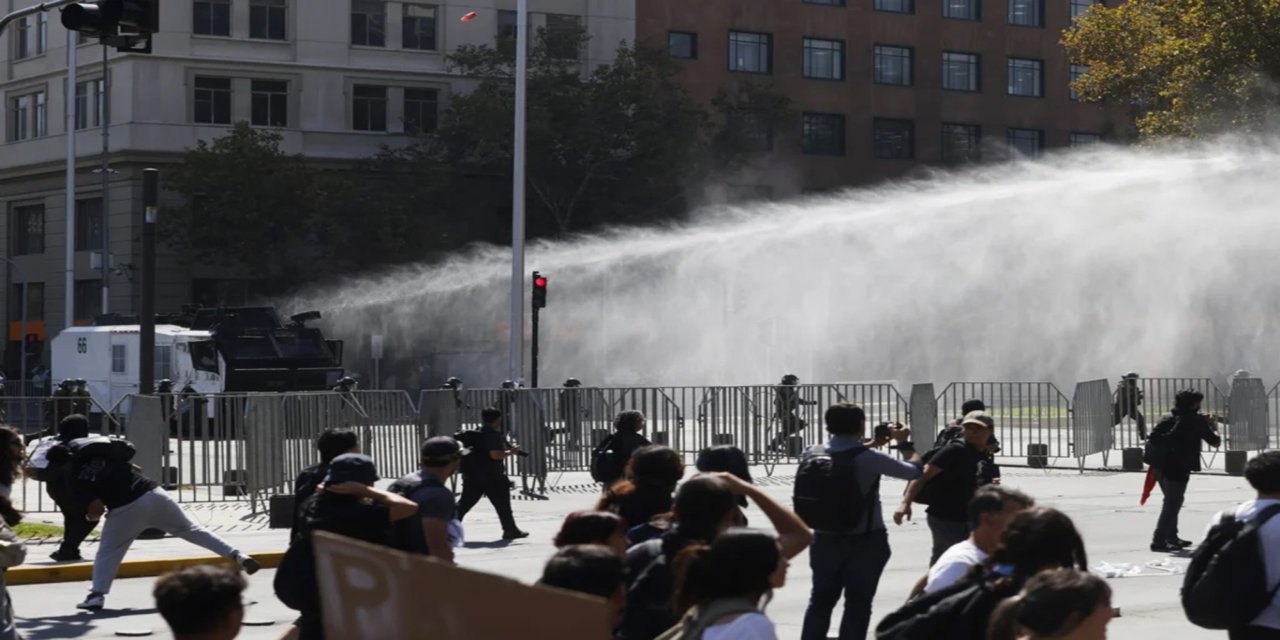 Şili’de sokaklar karıştı: Öğrencilerden eğitim bütçesinde olası kesintilere karşı protesto