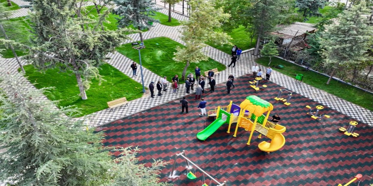 Yeşilyurt Belediyesi ilçedeki tüm parklarda yenileme çalışması başlattı