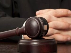 Babasına kafa attı! Cezası belli oldu