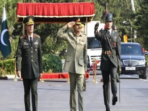 Hulusi Akar Pakistanlı mevkidaşıyla görüştü