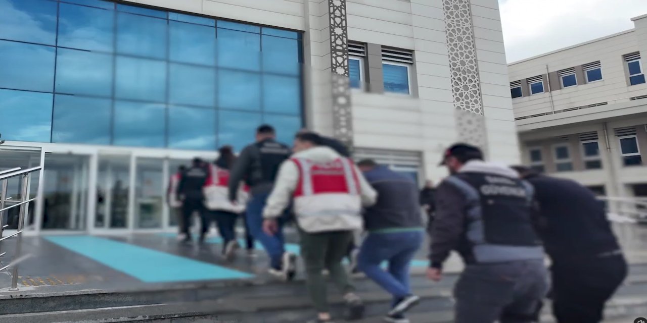 Çanakkale merkezli göçmen kaçakçılığı operasyonunda 15 şüpheli tutuklandı