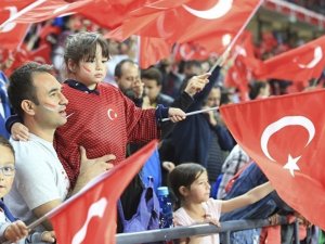 Ukrayna, Türkiye karşısında 2-1 önde gidiyor