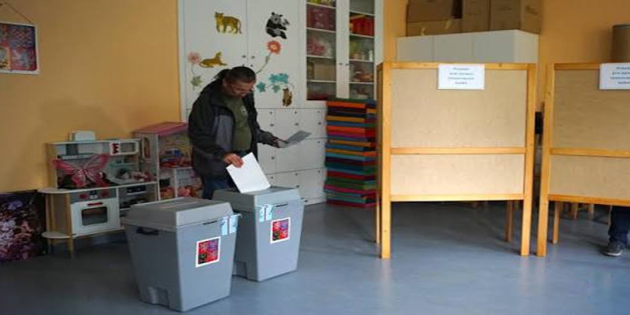 Çekya'da seçmenler yerel ve Senato seçimleri için sandığa oy kullandı