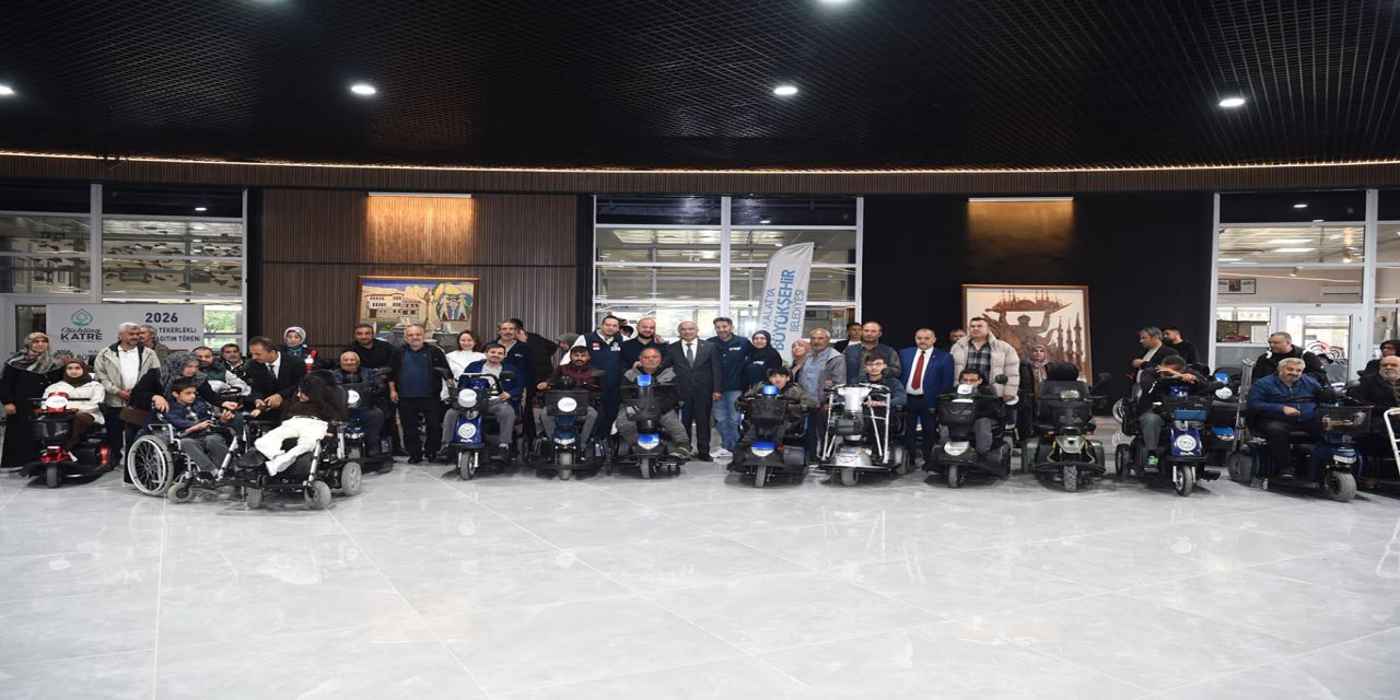 Malatya'da akülü tekerlekli sandalye dağıtımı yapıldı