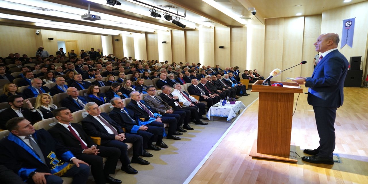 YÖK Başkanı Özvar: Üniversitelerimizde bütün öğretim elemanlarına yapay zekâ eğitimi verilmeli