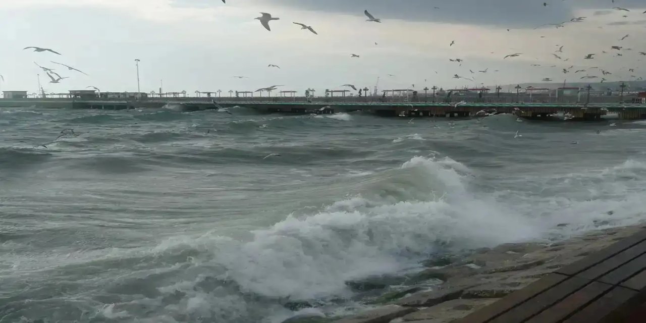 Denizlerde hava nasıl olacak? Fırtına ve sağanak yağış uyarısı