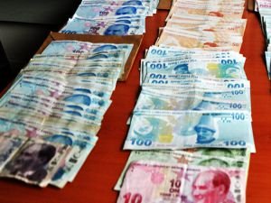 981 bin lirayı zimmetine geçirip bakın ne yaptı!